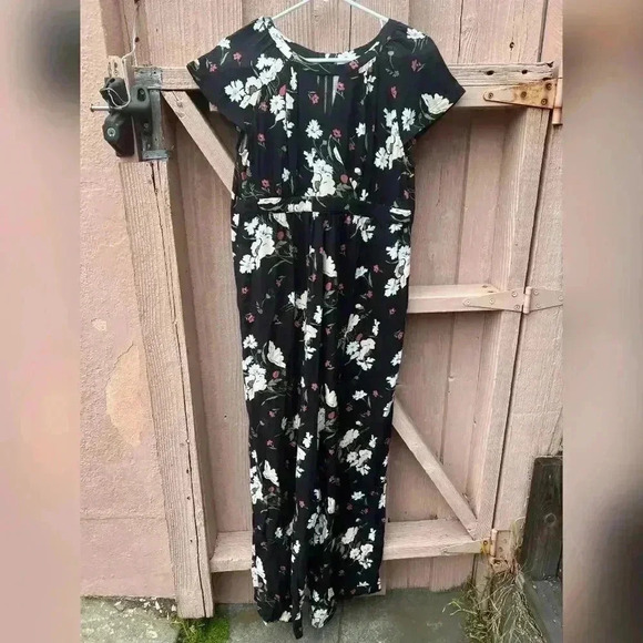 Ingrid & Isabel Maternity Floral Print Jumpsuit - Picture 5 of 7